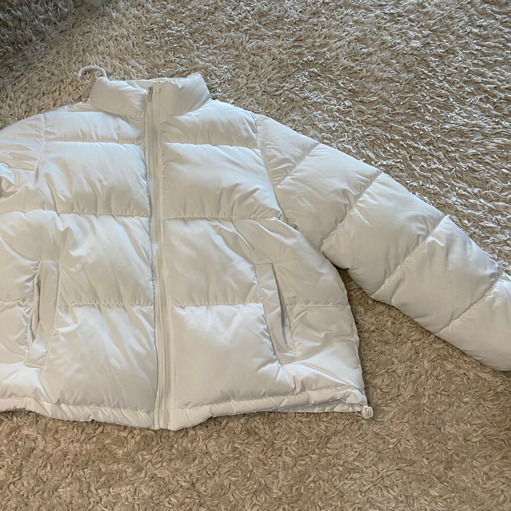Puffy jacket 🧥 - Picture 3 of 3